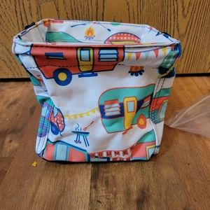 Thirty one littkes carry all cady